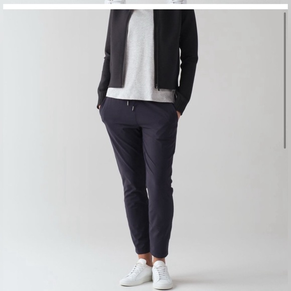 Lululemon On The Fly Pant *Woven 28" Midnight Navy Size 6 - Picture 1 of 5